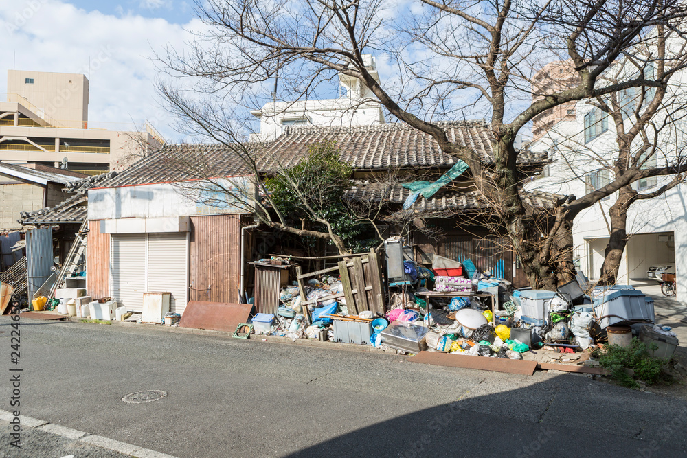 【ゴミ屋敷の強制退去に関するQ&A】よくある疑問を徹底解説